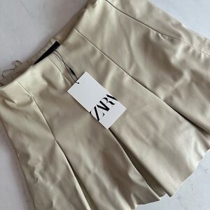 Zara skirt xsmall runs large